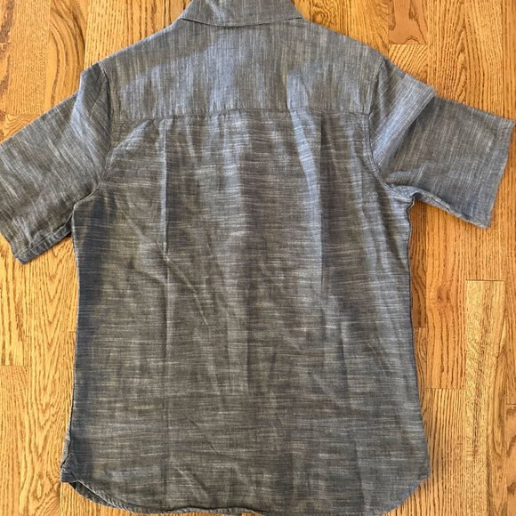 Woolrich - Heathered Gray Chambray Double-Pocket Short-Sleeved Button-up Shirt - Picture 2 of 3